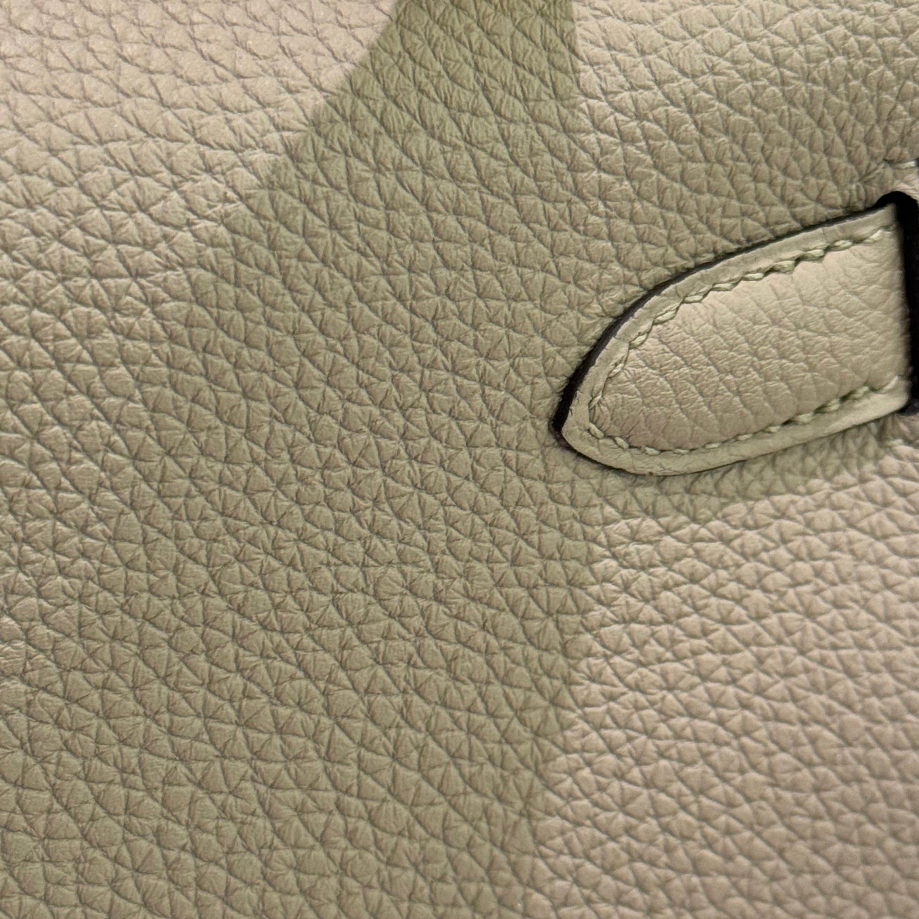 HERMÈS KELLY 28 GRIS TOURTERELLE WITH GOLD HARDWARE