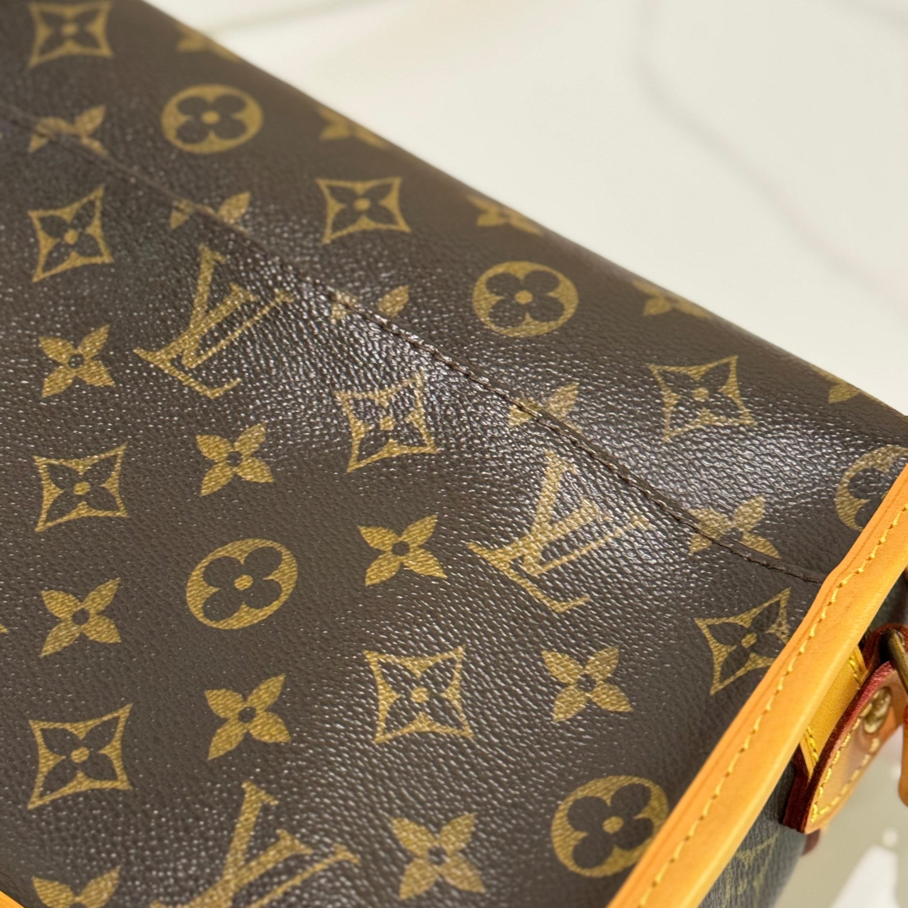 LOUIS VUITTON VINTAGE BAGUETTE BAG
