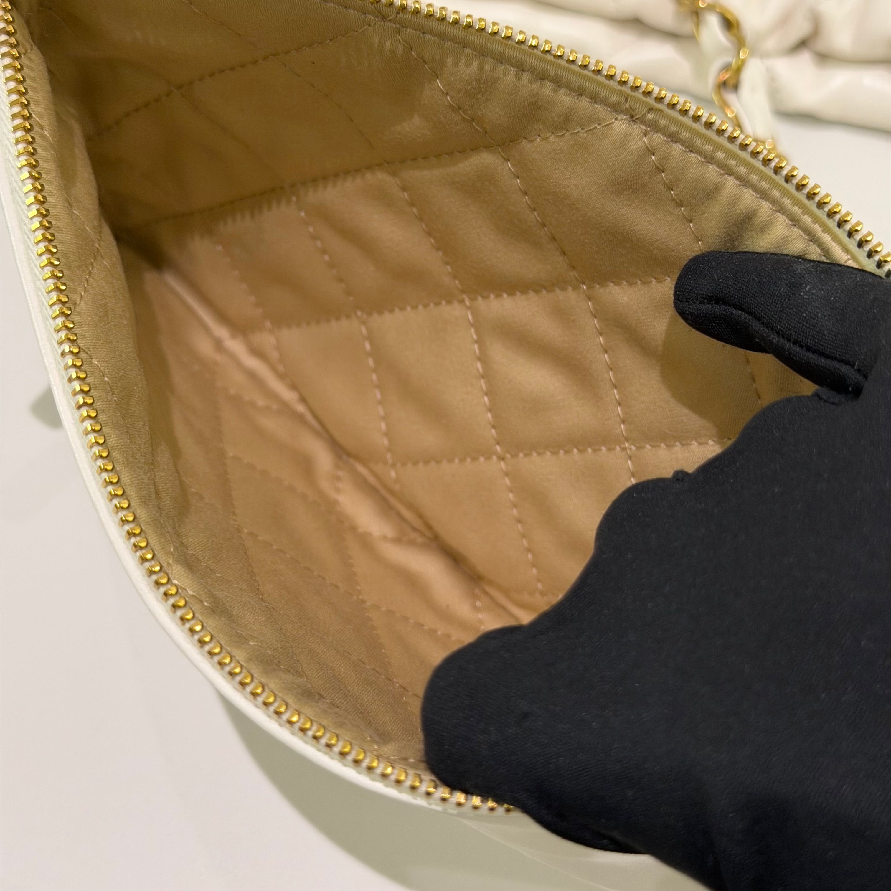 Chanel 22 Small Bag White Shiny Calfskin with Gold Hardware (Chip Model)