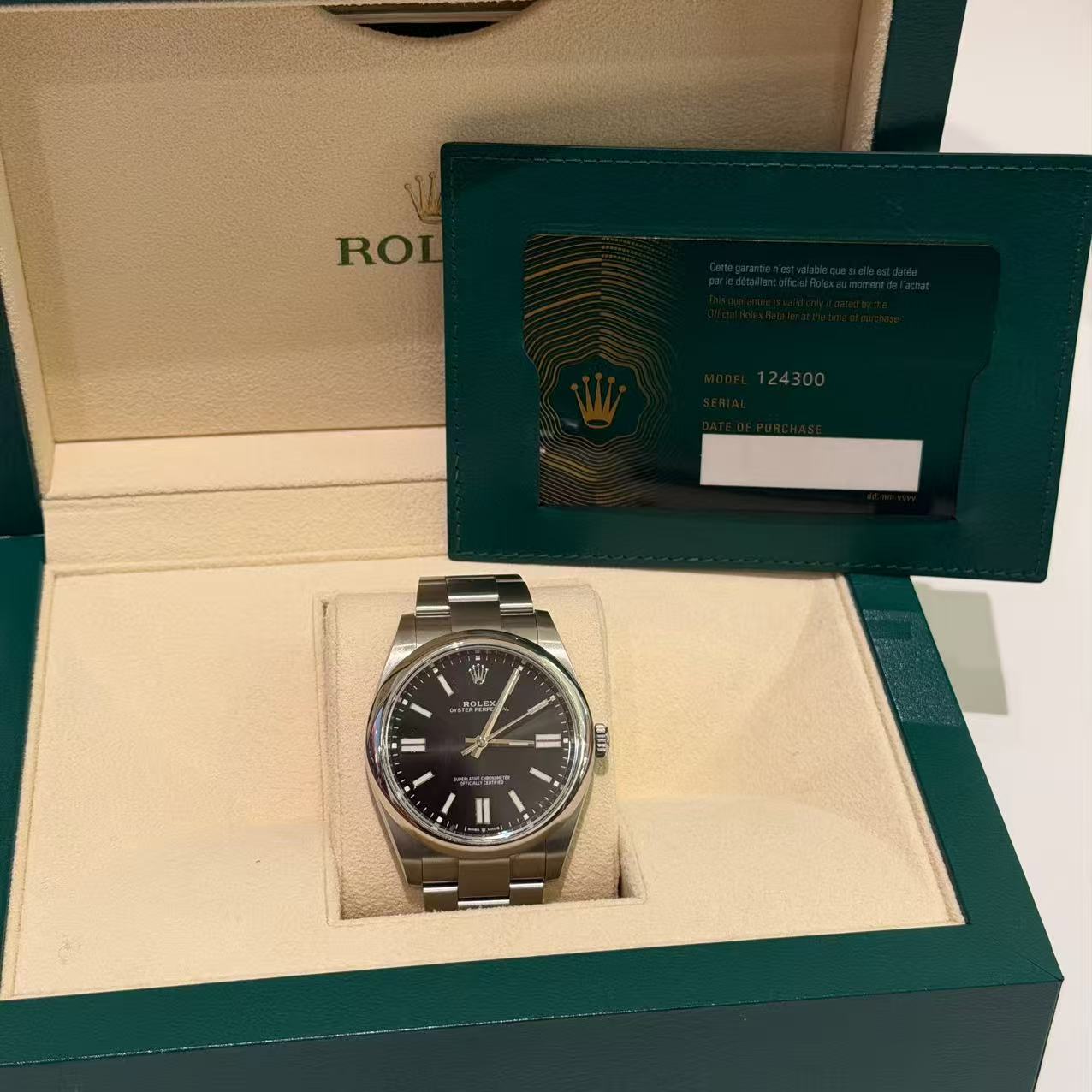 Rolex Oyster Perpetual 124300 | ROLEX