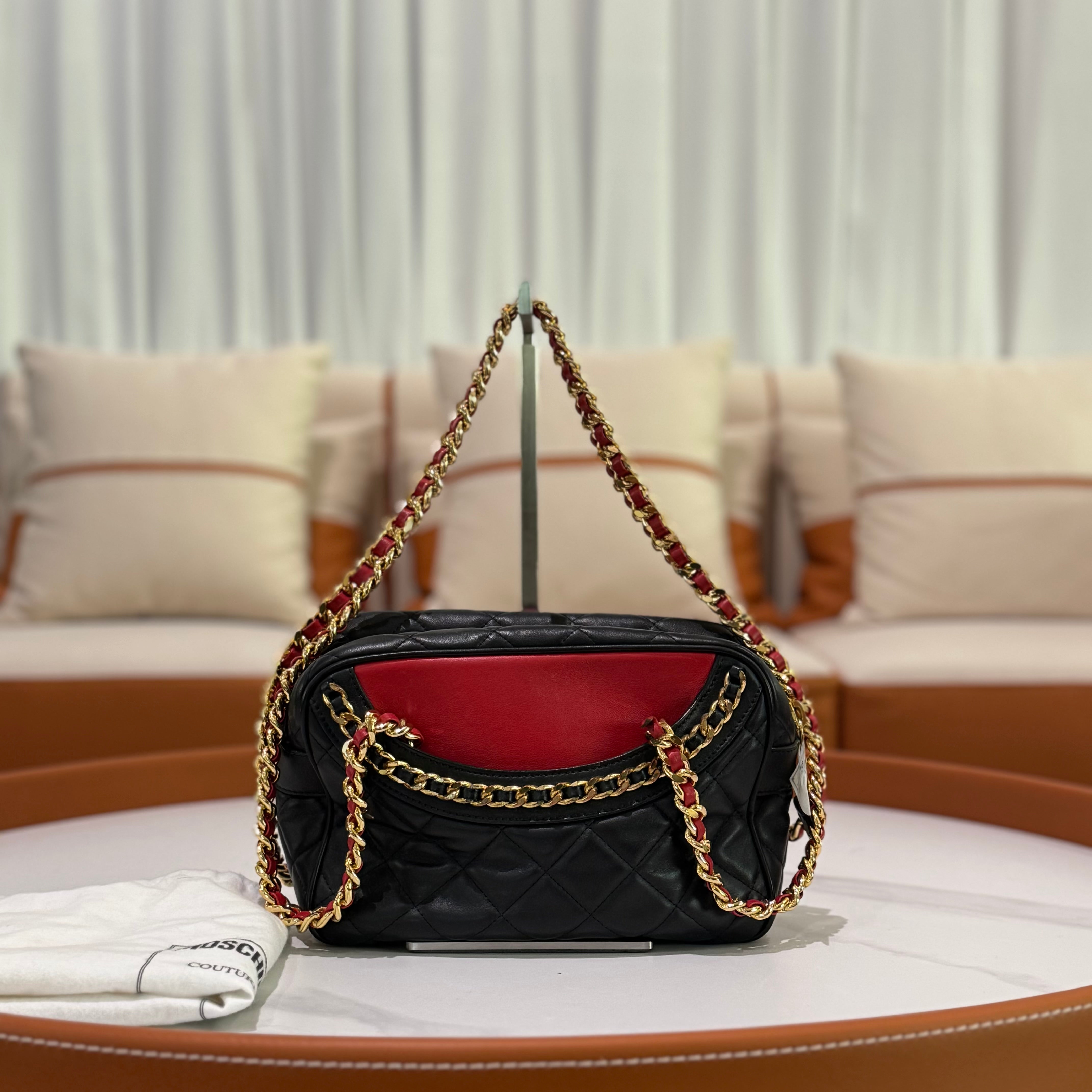 MOSCHINO QUILTED CHAIN BAG WITH CLOTHING MOTIF