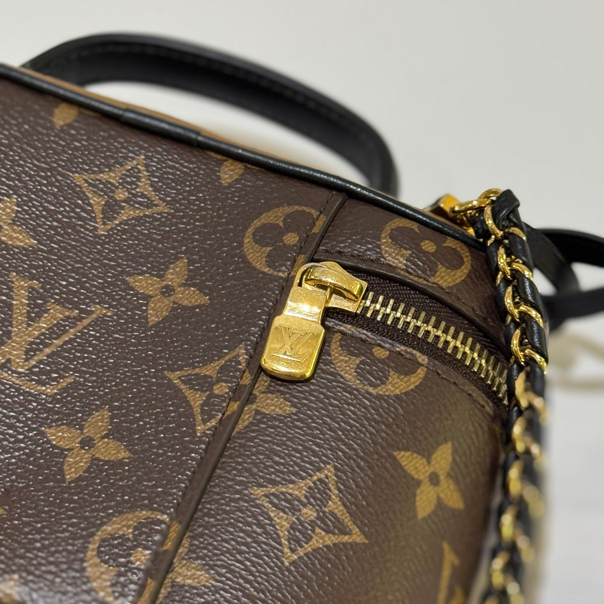 Louis Vuitton Makeup Mini Vanity Narrow Shoulder Crossbody Handbag | LOUIS VUITTON
