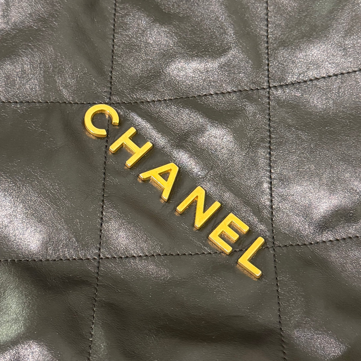 Chanel 22 Large Black Calfskin Bag with Gold Hardware (Chip Model) | CHANEL