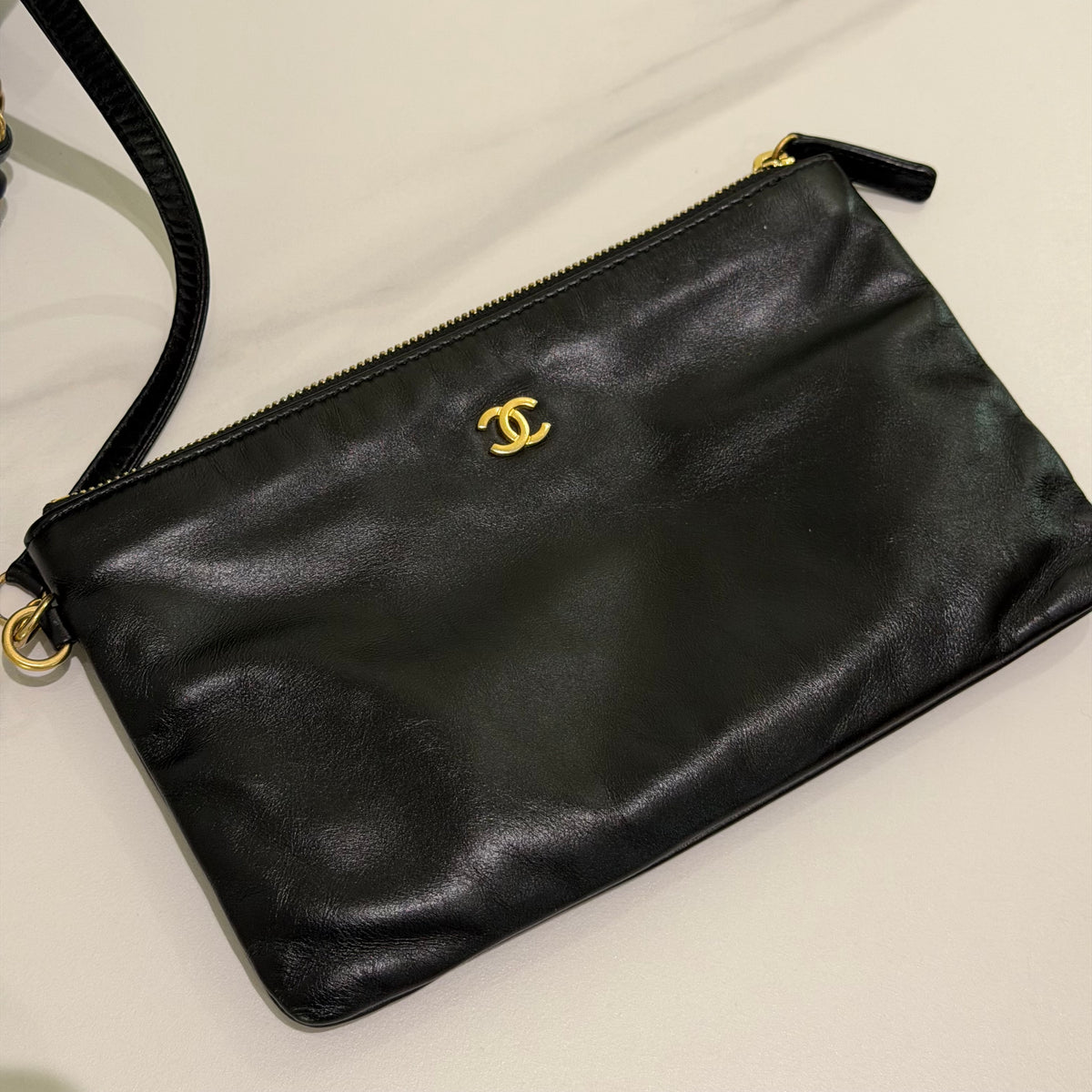 Chanel 22 Large Black Calfskin Bag with Gold Hardware (Chip Model) | CHANEL