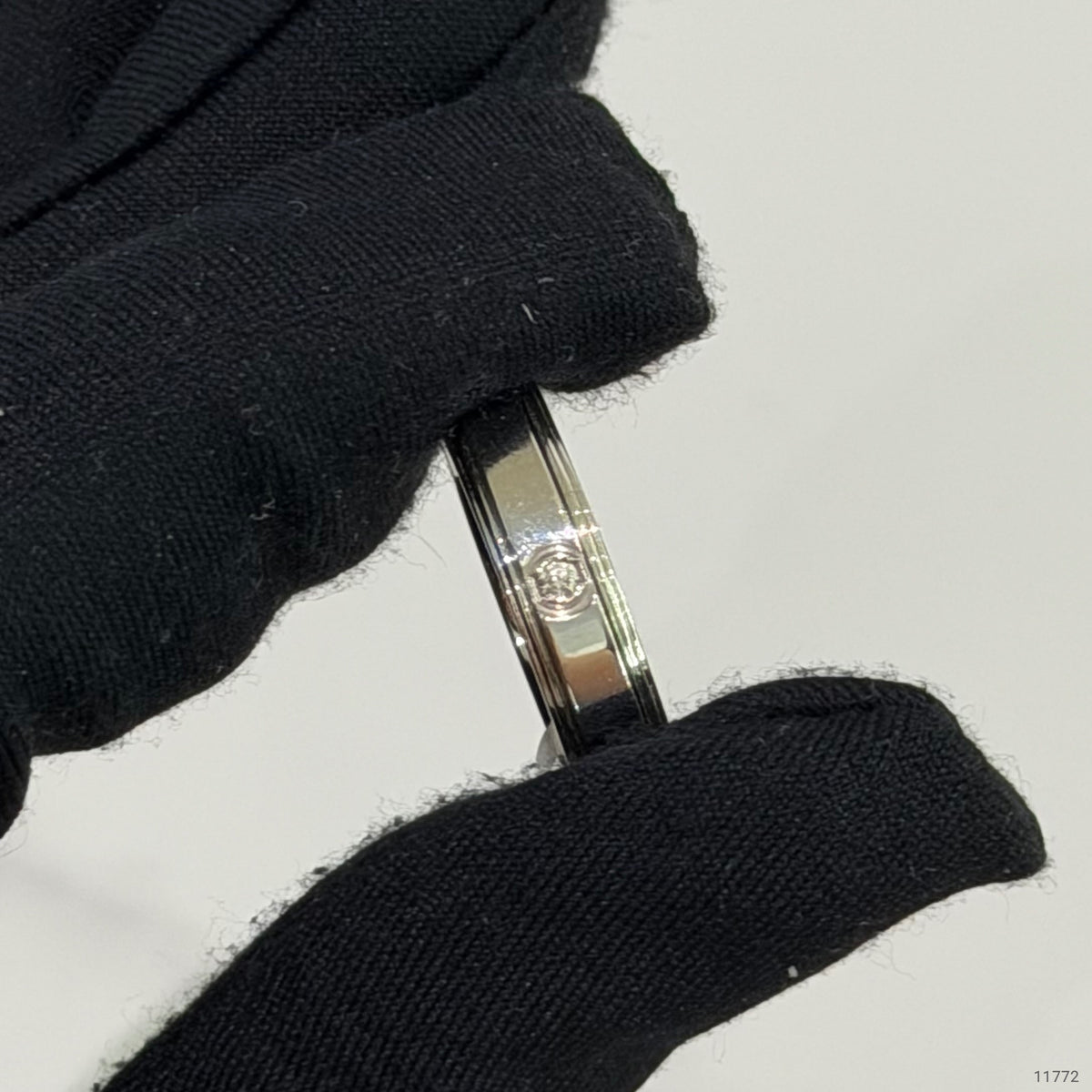Piaget Possession 18K White Gold Ring | PIAGET