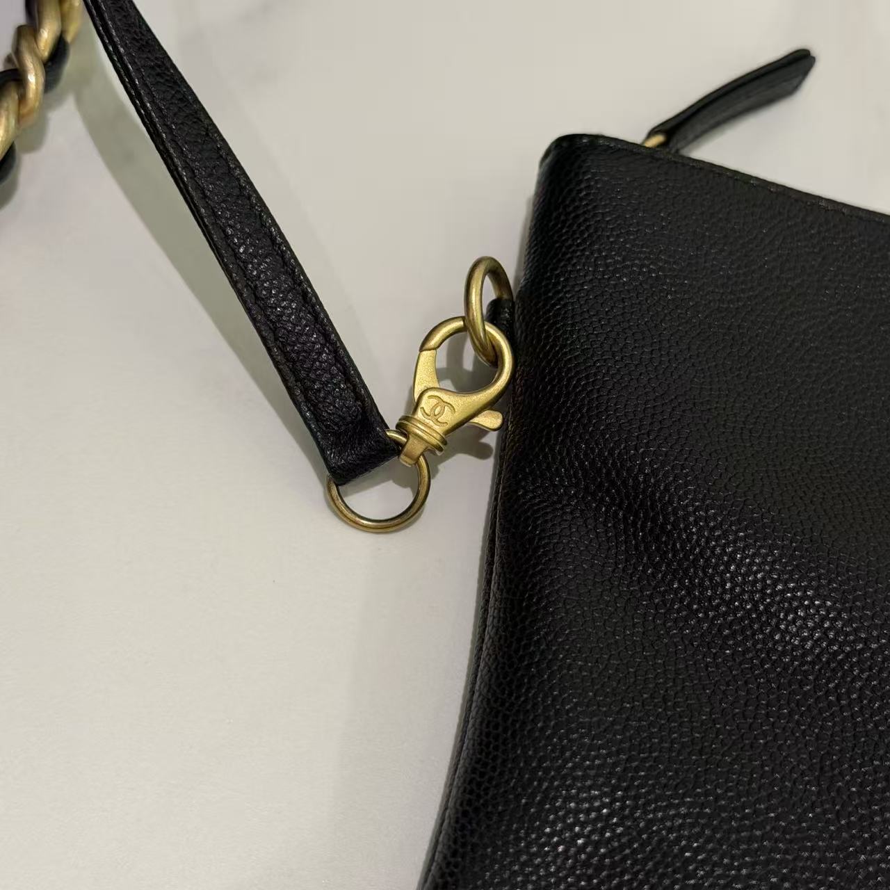 Chanel 25 Hobo Medium Black Caviar Leather with Gold Hardware (Chip Model)